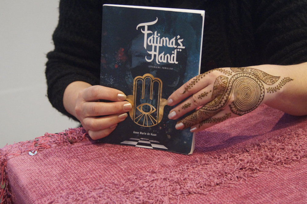 Fatima's Hand van Anne Marie de Haan - Literaire Thriller